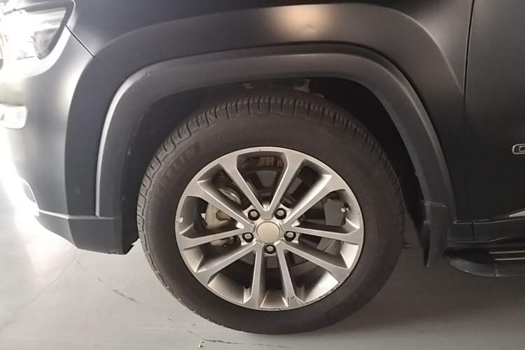 Used Jeep Grand Commander 2018 2.0T Two-Wheel Drive Enjoy Edition China V Left Front Wheel Hub