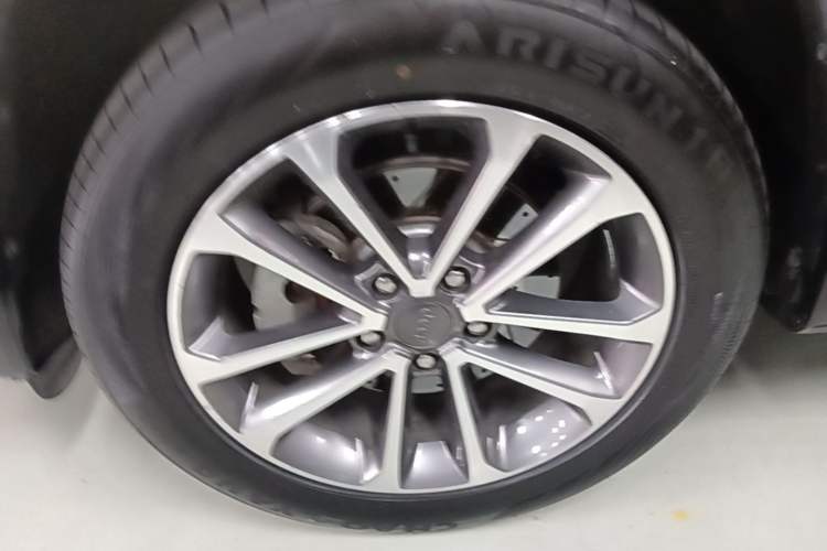 Used Jeep Grand Commander 2018 2.0T Four-Wheel Drive Enjoyment Edition China VI Left Front Wheel Hub