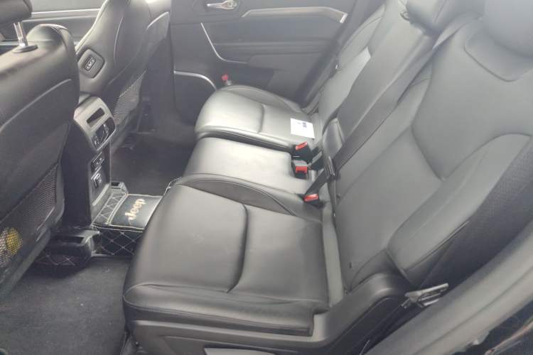 Used Jeep Grand Commander 2018 2.0T Four-Wheel Drive Premium Navigation Edition China VI Left Rear Seat