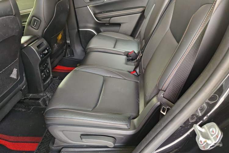 Used Jeep Grand Commander 2018 2.0T Four-Wheel Drive Smart Enjoyment Version China V Emission Standard Left Rear Seat