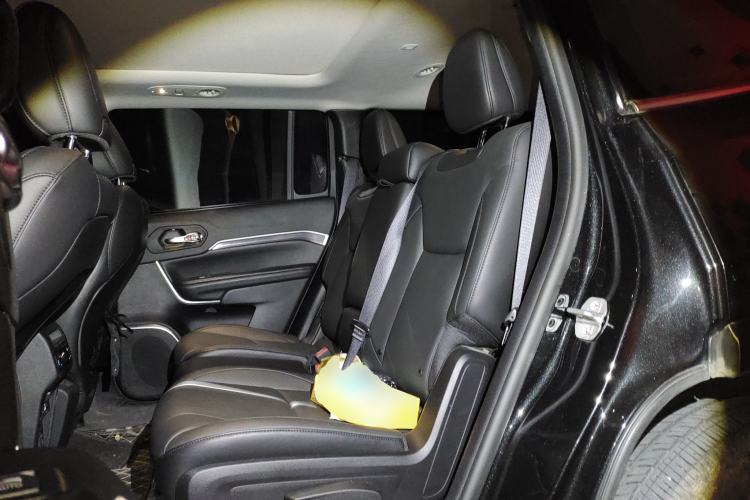 Used Jeep Grand Commander 2018 2.0T Four-Wheel Drive Enjoyment Edition China VI Left Rear Seat
