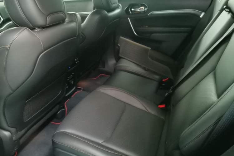Used Jeep Grand Commander 2018 2.0T Four-Wheel Drive Smart Enjoyment Version China V Emission Standard Left Rear Seat