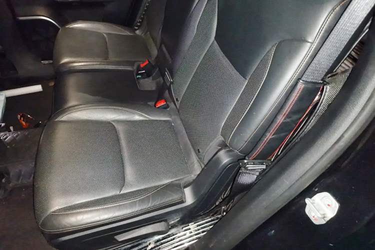 Used Jeep Grand Commander 2018 2.0T Four-Wheel Drive Smart Enjoyment Version China V Emission Standard Left Rear Seat