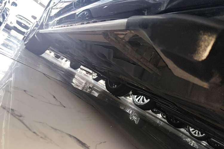 Used Jeep Grand Commander 2018 2.0T Four-Wheel Drive Smart Enjoyment Version China V Emission Standard Left Side Sill