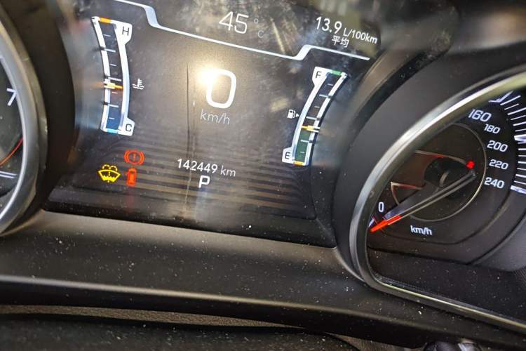 Used Jeep Grand Commander 2018 2.0T Four-Wheel Drive Smart Enjoyment Version China V Emission Standard Odometer Close Up
