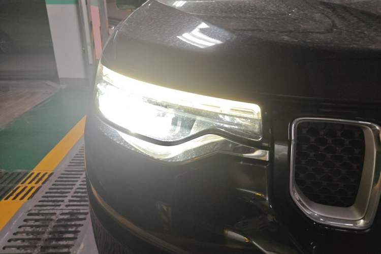 Used Jeep Grand Commander 2018 2.0T Four-Wheel Drive Prestige Edition China V Right Front Headlight