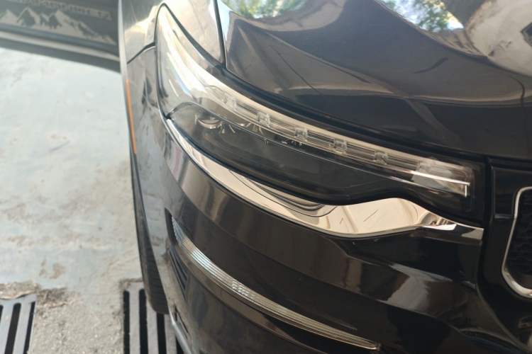 Used Jeep Grand Commander 2018 2.0T Four-Wheel Drive Enjoyment Edition China VI Right Front Headlight