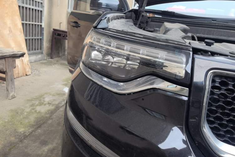 Used Jeep Grand Commander 2018 2.0T Four-Wheel Drive Prestige Edition China V Right Front Headlight