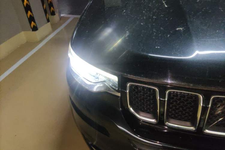 Used Jeep Grand Commander 2018 2.0T Four-Wheel Drive Enjoyment Edition China VI Right Front Headlight