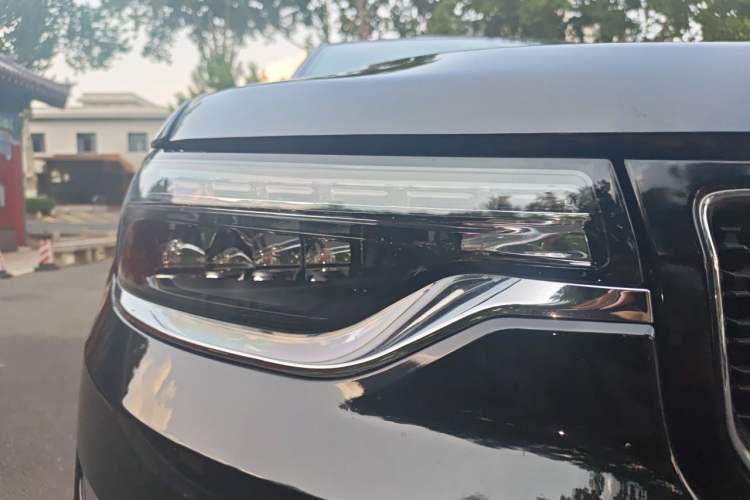 Used Jeep Grand Commander 2018 2.0T Four-Wheel Drive Enjoyment Edition China VI Right Front Headlight