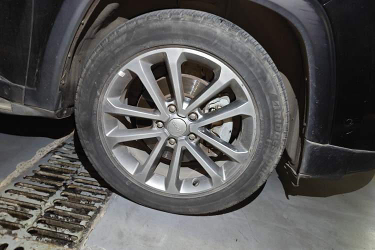 Used Jeep Grand Commander 2018 2.0T Four-Wheel Drive Prestige Edition China V Right Front Wheel Hub
