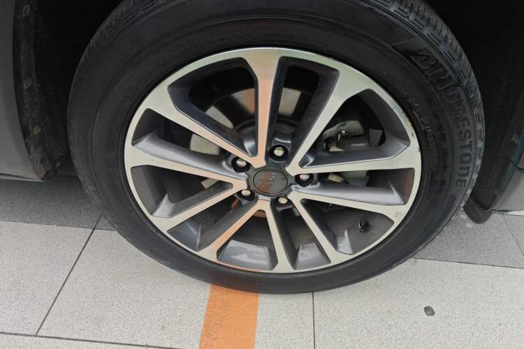 Used Jeep Grand Commander 2018 2.0T Four-Wheel Drive Enjoyment Version China V Right Front Wheel Hub