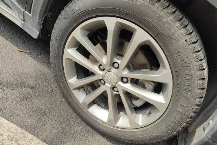 Used Jeep Grand Commander 2018 2.0T Four-Wheel Drive Premium Navigation Edition China VI Right Front Wheel Hub