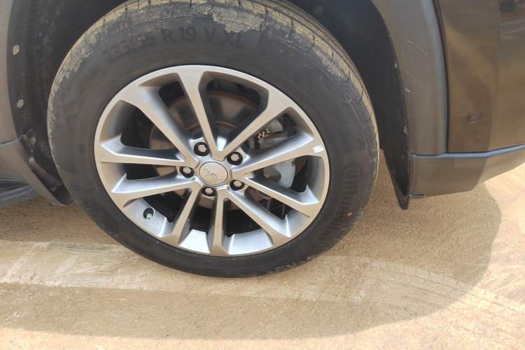 Used Jeep Grand Commander 2018 2.0T Four-Wheel Drive Premium Navigation Version China V Right Front Wheel Hub