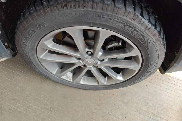 Used Jeep Grand Commander 2018 2.0T Four-Wheel Drive Prestige Edition China V Right Front Wheel Hub