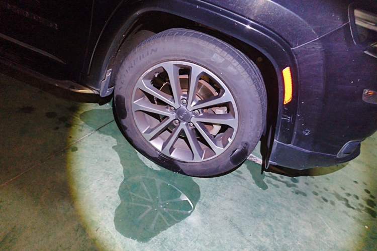 Used Jeep Grand Commander 2018 2.0T Four-Wheel Drive Smart Enjoyment Version China V Emission Standard Right Front Wheel Hub