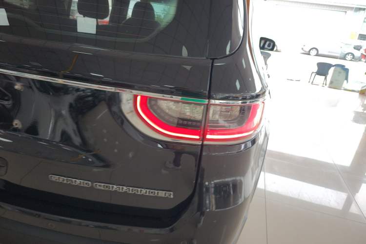 Used Jeep Grand Commander 2018 2.0T Four-Wheel Drive Enjoyment Edition China VI Right Rear Taillight
