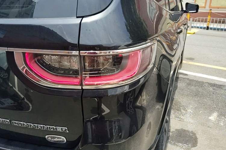 Used Jeep Grand Commander 2018 2.0T Four-Wheel Drive Smart Enjoyment Version China V Emission Standard Right Rear Taillight