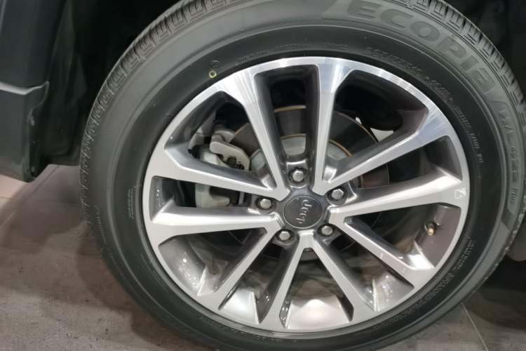 Used Jeep Grand Commander 2018 2.0T Four-Wheel Drive Enjoyment Edition China VI Right Rear Wheel Hub