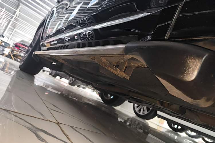 Used Jeep Grand Commander 2018 2.0T Four-Wheel Drive Smart Enjoyment Version China V Emission Standard Right Side Sill