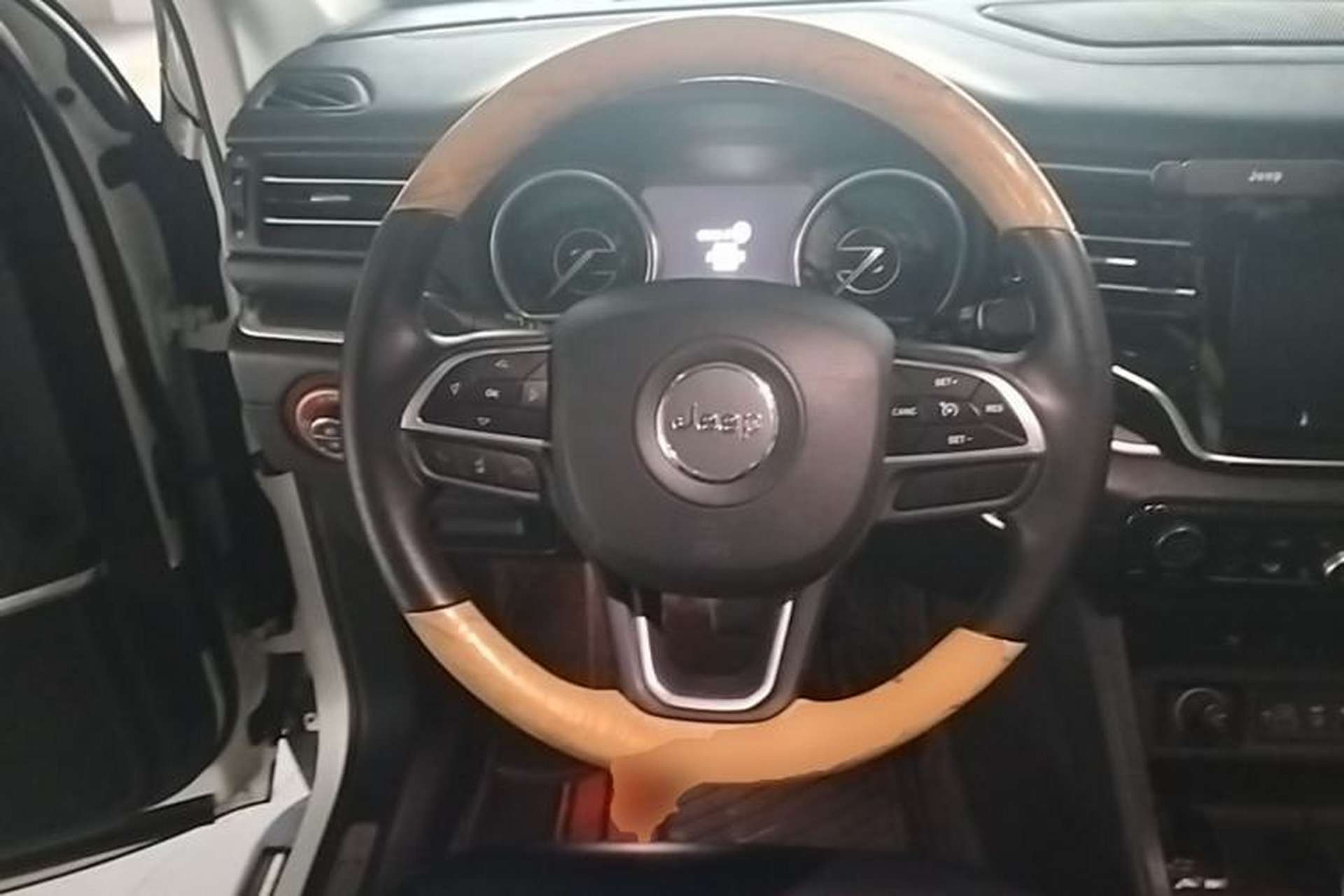 Used Jeep Grand Commander 2018 2.0T Two-Wheel Drive Enjoy Edition China V Steering Wheel