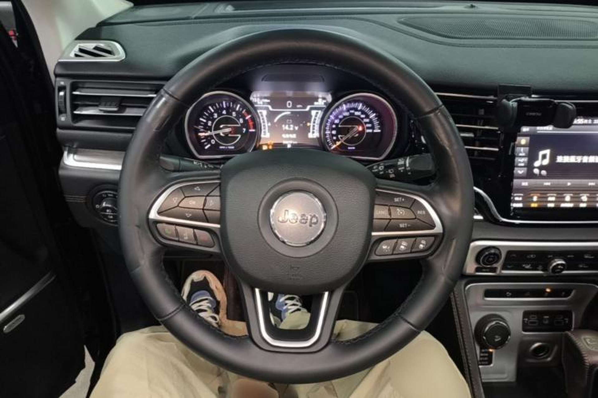 Used Jeep Grand Commander 2018 2.0T Four-Wheel Drive Smart Enjoyment Version China V Emission Standard Steering Wheel