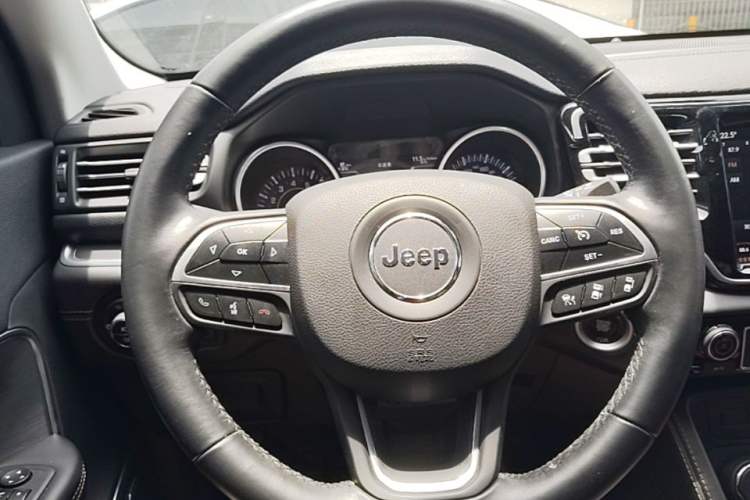 Used Jeep Grand Commander 2018 2.0T Four-Wheel Drive Smart Enjoyment Version China V Emission Standard Steering Wheel