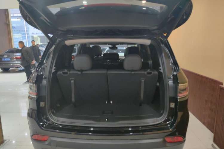 Used Jeep Grand Commander 2018 2.0T Four-Wheel Drive Enjoyment Edition China VI Trunk