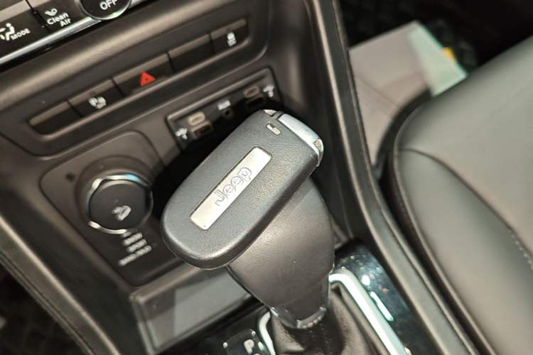Used Jeep Grand Commander 2018 2.0T Four-Wheel Drive Enjoyment Version China V Vehicle Key