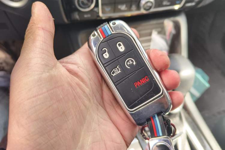 Used Jeep Grand Commander 2018 2.0T Four-Wheel Drive Enjoyment Edition China VI Vehicle Key