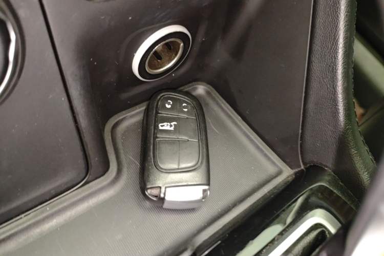 Used Jeep Grand Commander 2018 2.0T Four-Wheel Drive Enjoyment Version China V Vehicle Key