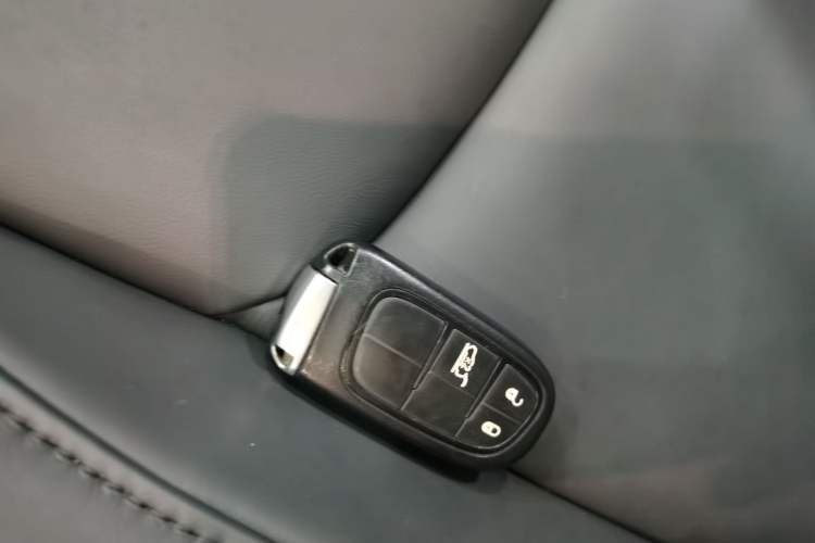 Used Jeep Grand Commander 2018 2.0T Four-Wheel Drive Enjoyment Edition China VI Vehicle Key
