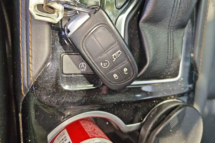 Used Jeep Grand Commander 2018 2.0T Four-Wheel Drive Smart Enjoyment Version China V Emission Standard Vehicle Key