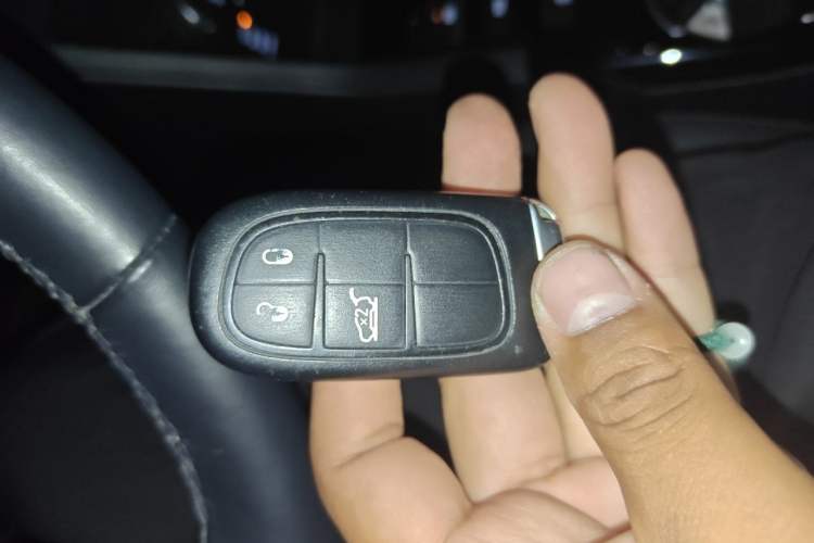 Used Jeep Grand Commander 2018 2.0T Four-Wheel Drive Enjoyment Edition China VI Vehicle Key