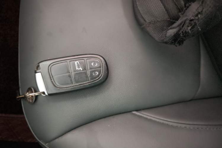 Used Jeep Grand Commander 2018 2.0T Four-Wheel Drive Enjoyment Edition China VI Vehicle Key