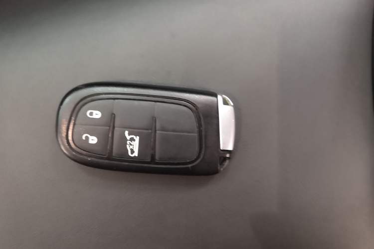 Used Jeep Grand Commander 2018 2.0T Four-Wheel Drive Enjoyment Edition China VI Vehicle Key