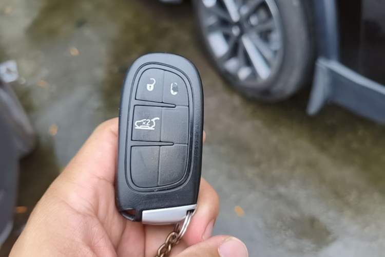 Used Jeep Grand Commander 2018 2.0T Four-Wheel Drive Enjoyment Version China V Vehicle Key