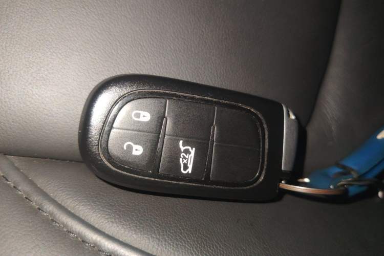 Used Jeep Grand Commander 2018 2.0T Four-Wheel Drive Enjoyment Edition China VI Vehicle Key