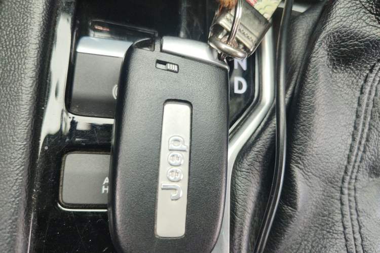 Used Jeep Grand Commander 2018 2.0T Four-Wheel Drive Enjoyment Edition China VI Vehicle Key