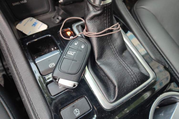 Used Jeep Grand Commander 2018 2.0T Four-Wheel Drive Premium Navigation Version China V Vehicle Key