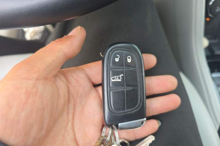Used Jeep Grand Commander 2018 2.0T Four-Wheel Drive Premium Navigation Version China V Vehicle Key