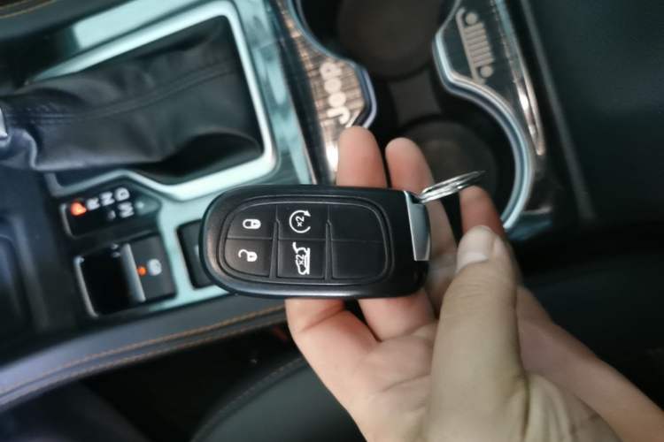 Used Jeep Grand Commander 2018 2.0T Four-Wheel Drive Smart Enjoyment Version China V Emission Standard Vehicle Key