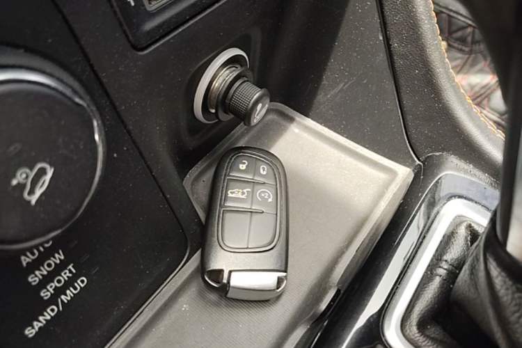 Used Jeep Grand Commander 2018 2.0T Four-Wheel Drive Smart Enjoyment Version China V Emission Standard Vehicle Key