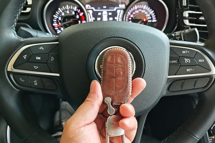 Used Jeep Grand Commander 2018 2.0T Four-Wheel Drive Premium Navigation Version China V Vehicle Key