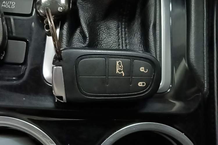 Used Jeep Grand Commander 2018 2.0T Four-Wheel Drive Enjoyment Edition China VI Vehicle Key