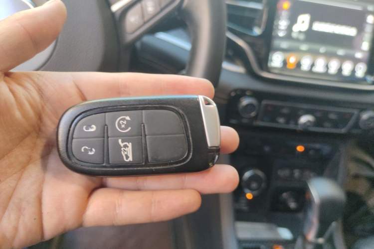 Used Jeep Grand Commander 2018 2.0T Four-Wheel Drive Smart Enjoyment Version China V Emission Standard Vehicle Key