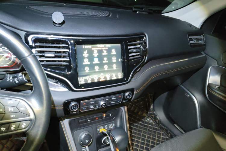 Used Jeep Grand Commander 2018 2.0T Four-Wheel Drive Smart Enjoyment Version China V Emission Standard Audio And AC Panel