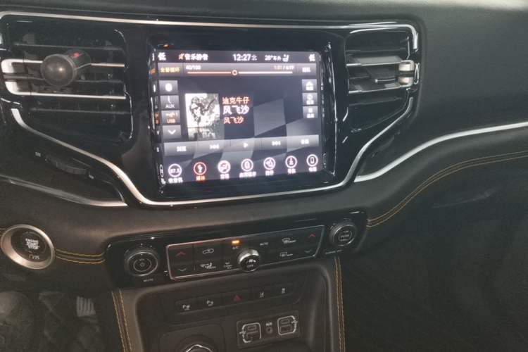 Used Jeep Grand Commander 2018 2.0T Four-Wheel Drive Luxury Edition China V Emission Standard Audio And AC Panel