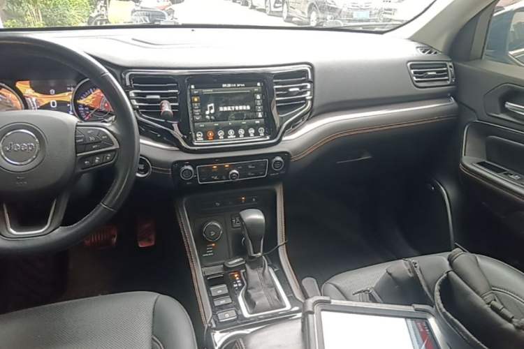 Used Jeep Grand Commander 2018 2.0T Four-Wheel Drive Smart Enjoyment Version China VI Audio And AC Panel