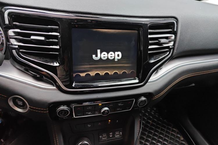 Used Jeep Grand Commander 2018 2.0T Four-Wheel Drive Smart Enjoyment Version China V Emission Standard Audio And AC Panel